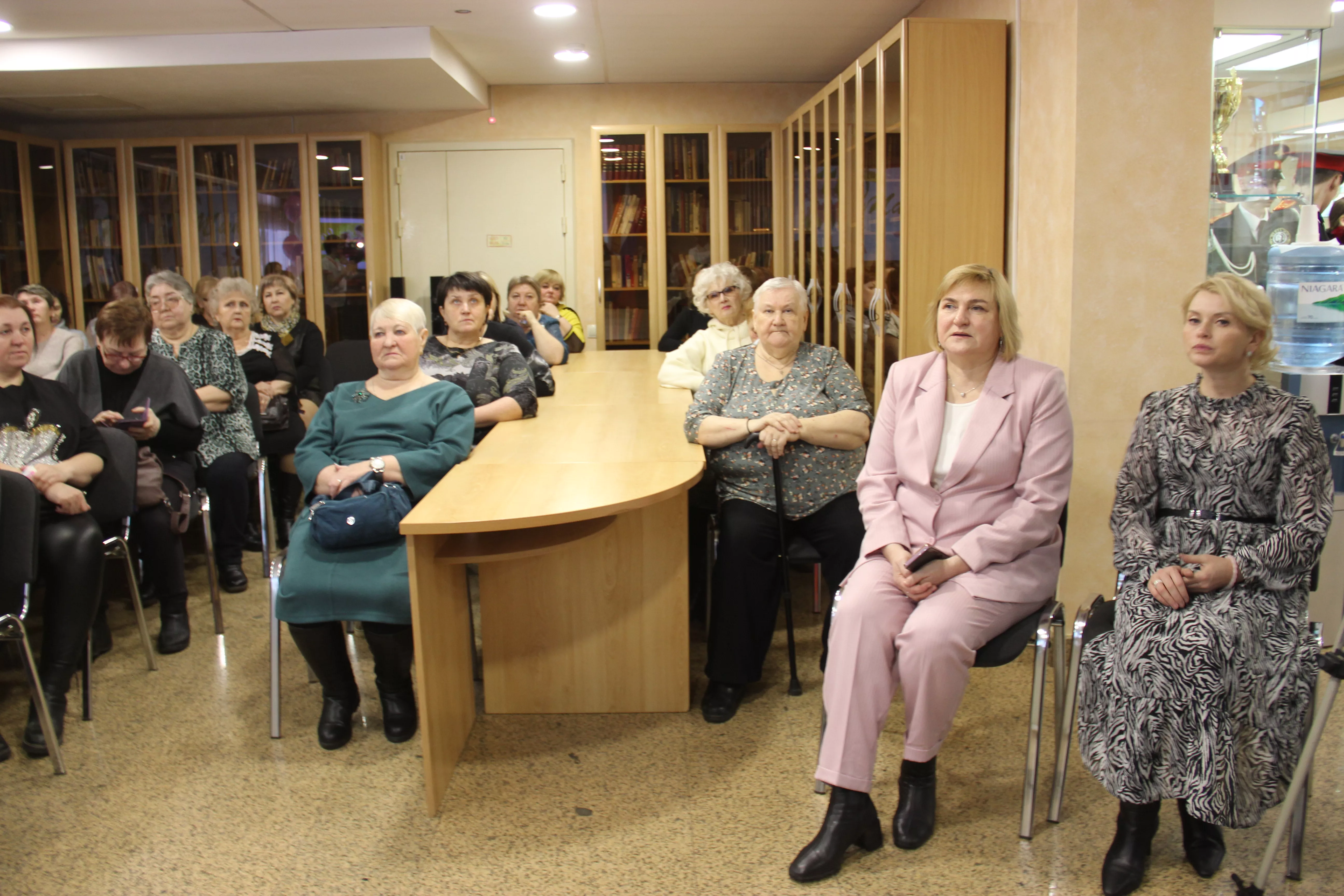 В Копейске в преддверии праздника весны поздравили матерей и жен участников СВО