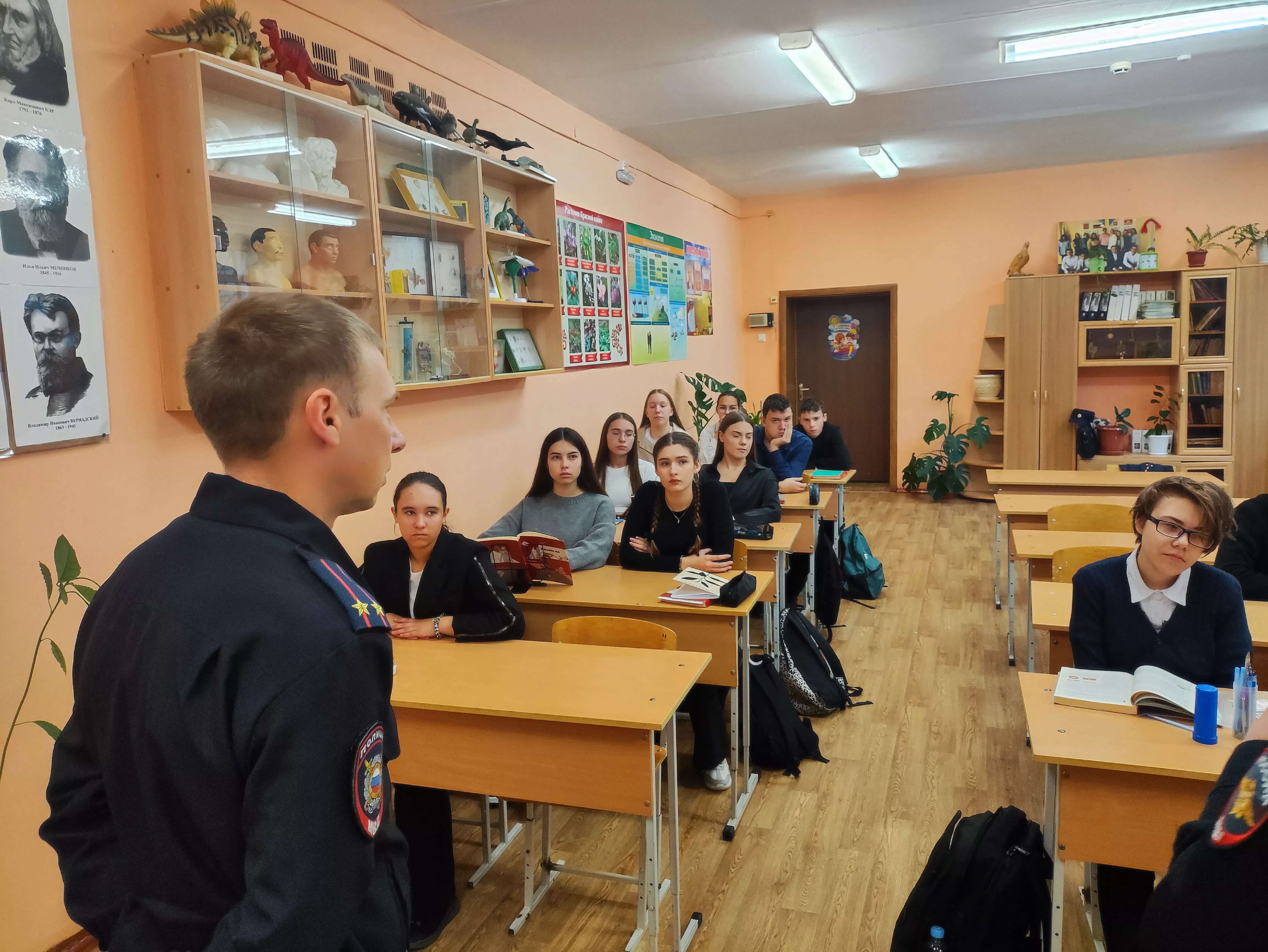 Сотрудники полиции Отдела МВД России по городу Копейску провели встречу со школьниками