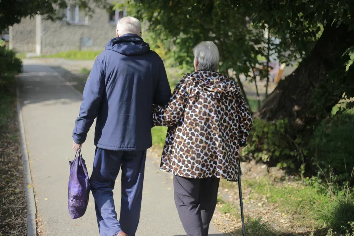 В Челябинской области продолжаются выплаты ко Дню пожилого человека