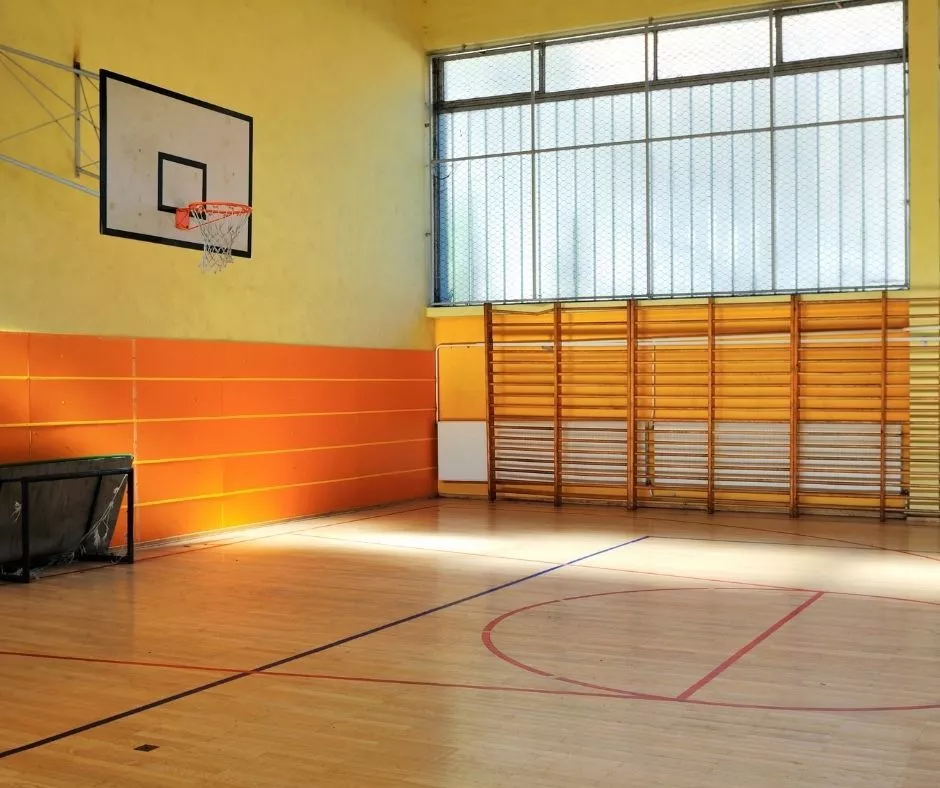 Следственный комитет проводит проверку по факту гибели подростка в школе