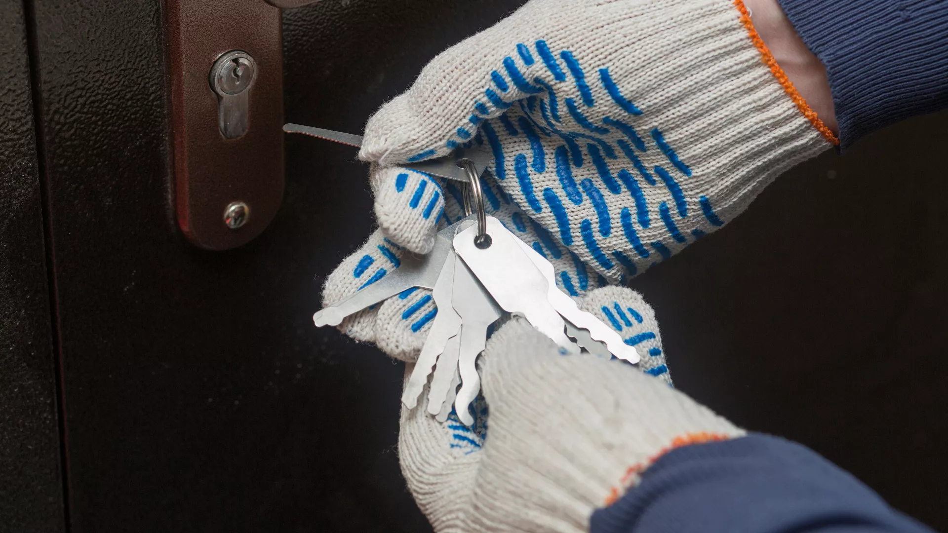 Сотрудники уголовного розыска Отдела МВД России по городу Копейску задержали подозреваемого в краже из квартиры