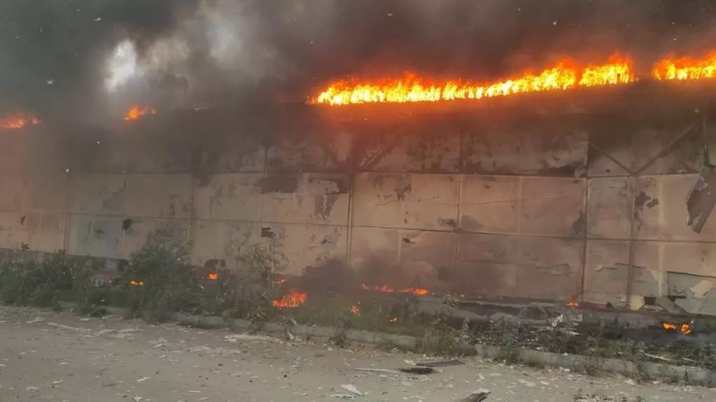 Пожарные Челябинска запросили помощь: площадь горения составила 3 тысячи квадратных метров