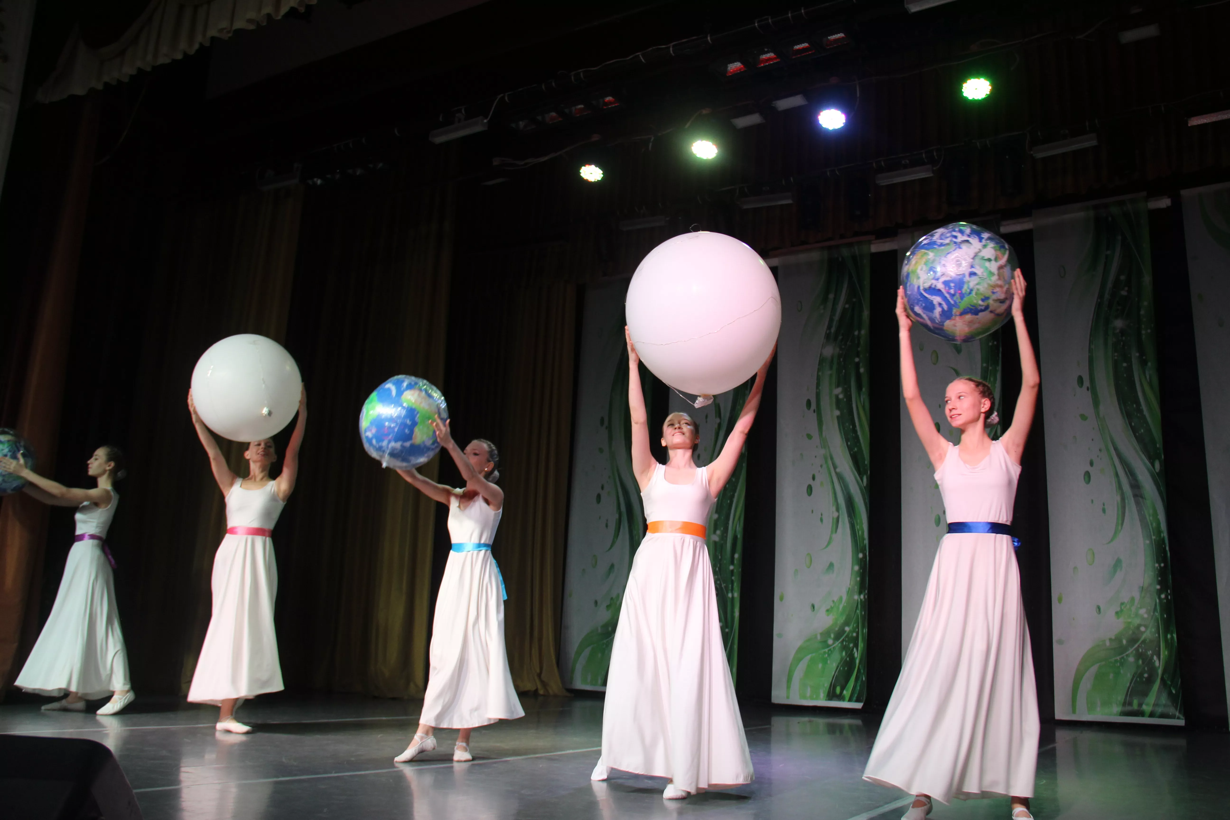 Копейск отпраздновал День инвалида концертом и тёплыми словами поддержки