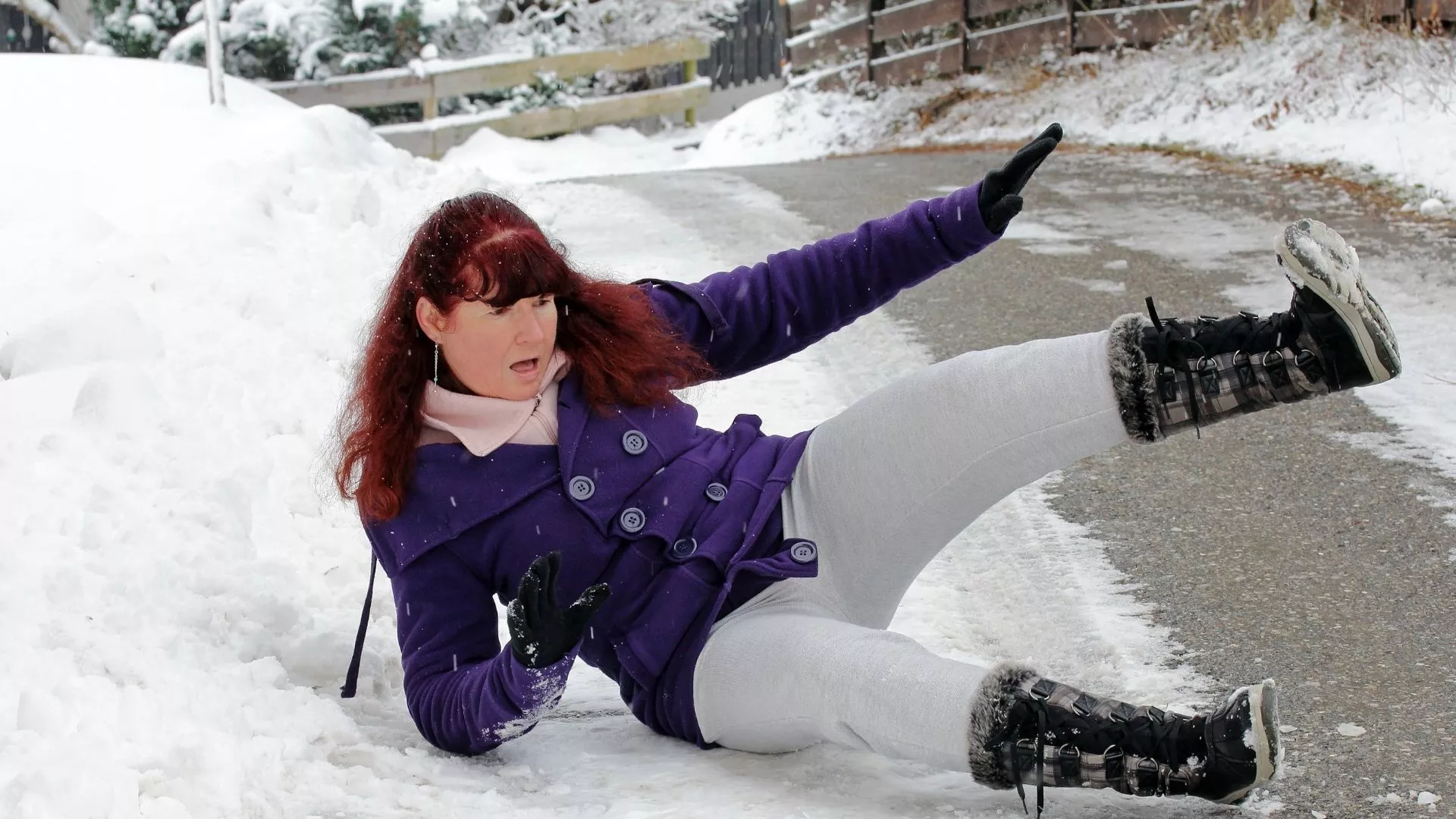 Ледяной дождь превратил дороги в Челябинской области в каток