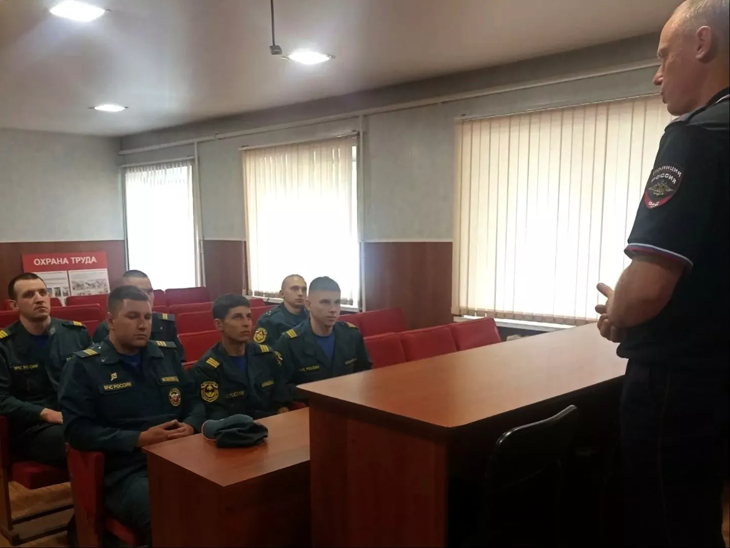 Полицейские Копейска учат горожан распознавать мошенников