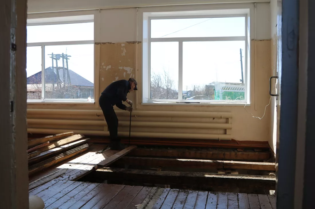 «Единая Россия» проконтролировала начало капремонта школ в Уйском районе