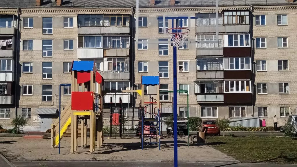 Дворовая территория на пр. Победы 35 и 35А (1).jpg