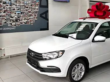 Пострадавшие на производстве копейчане получили автомобили от Социального фонда