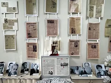 «Копейский рабочий» представил книгу о своих сотрудниках в честь 95-летия газеты