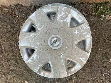 В Копейске задержали подозреваемого в серии краж колёсных колпаков