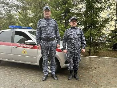 В Копейске росгвардейцы вывели пенсионерку из задымленной квартиры