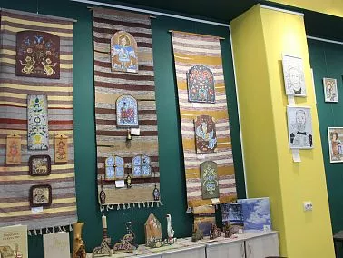 В Копейске открылась выставка юных мастеров «Ты Урала большого частица»