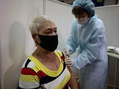 Зачем вакцинацию от коронавируса внесли в национальный календарь прививок?