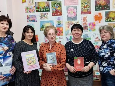 «Тайная жизнь музейных предметов»: копейский краевед представила свою книгу школьникам