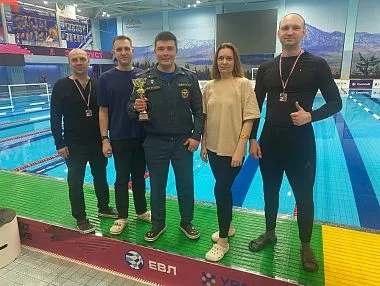 Спасатели из Копейска завоевали серебро на областном чемпионате по плаванию