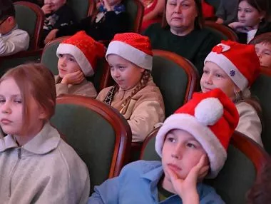 Юные копейчане получили подарки от главы города