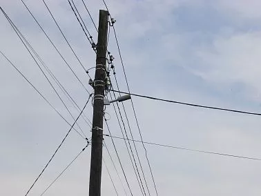 В Копейске продолжают установку и ремонт уличных светильников