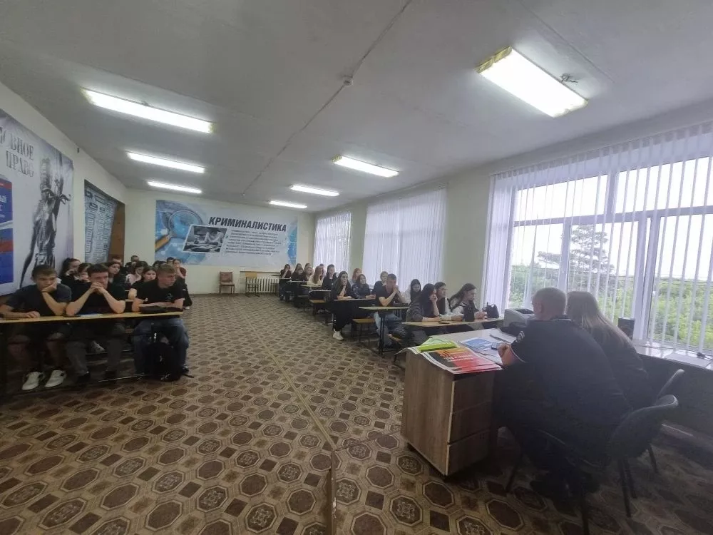В Копейске полицейские проводят профилактические встречи с молодёжью