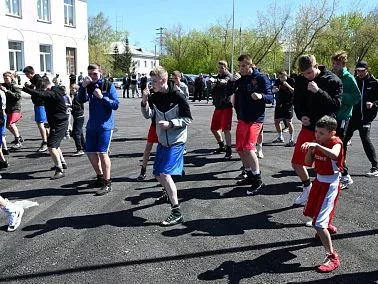В Копейске прошла открытая тренировка по боксу "Энергия бокса"