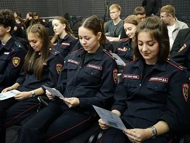 В Челябинской области сотрудники ГУФСИН рассказали студентам юрколледжа о службе в уголовно-исполнительной системе