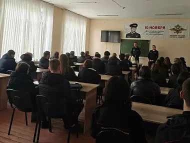 В Копейске студентов колледжа погрузили в тонкости службы в колониях
