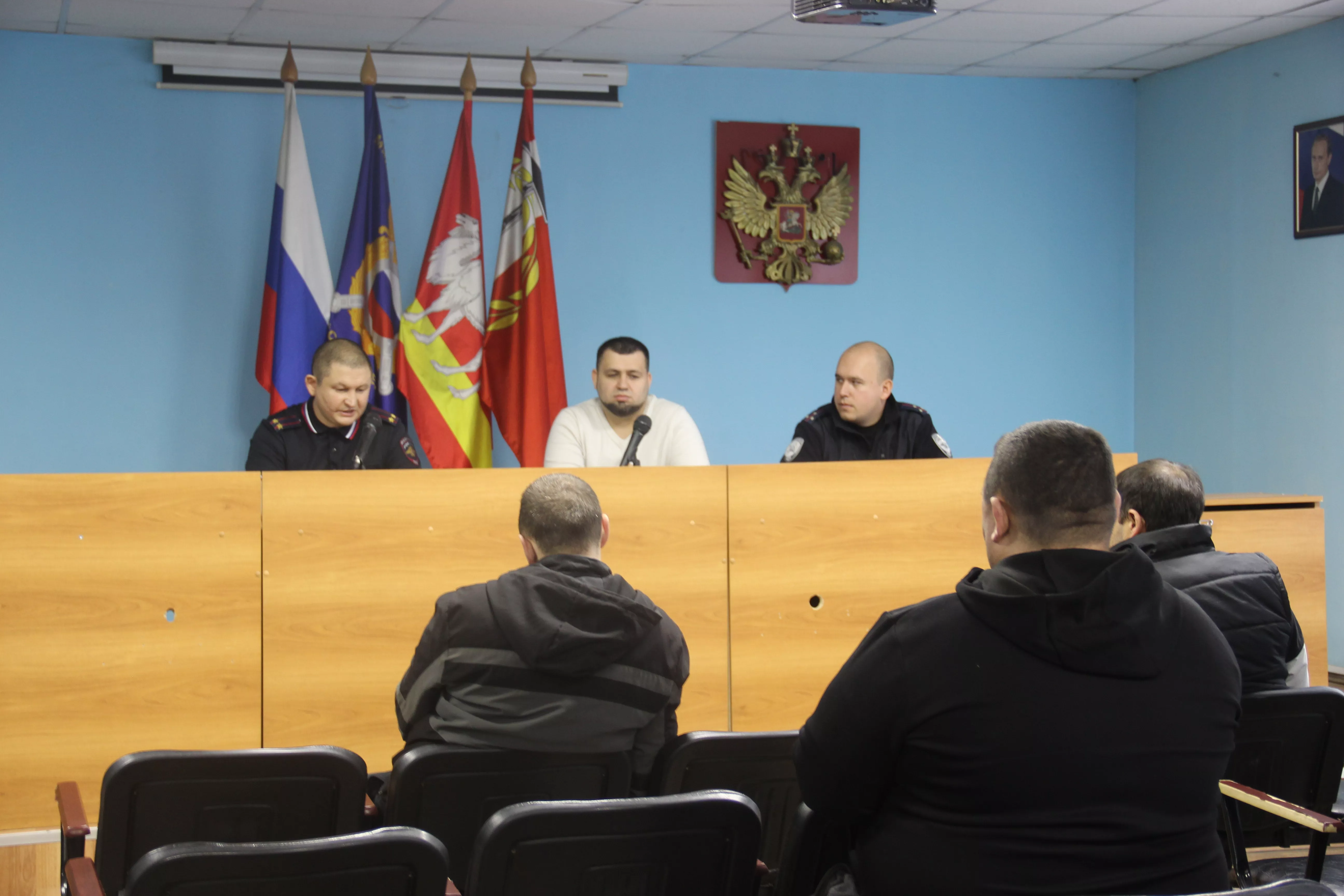 Копейские полицейские предупредили таксистов об уловках мошенников