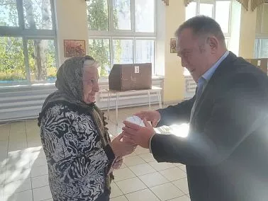 Старейшие жители Копейска проголосовали на выборах в Госдуму