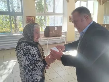 Старейшие жители Копейска проголосовали на выборах в Госдуму