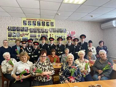 Кадеты Копейска поздравили ветеранов в рамках акции «Вам, любимые!»