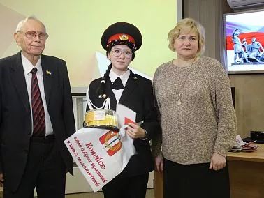  Юным копейчанам вручили первые паспорта — церемония приурочена ко Дню народного единства