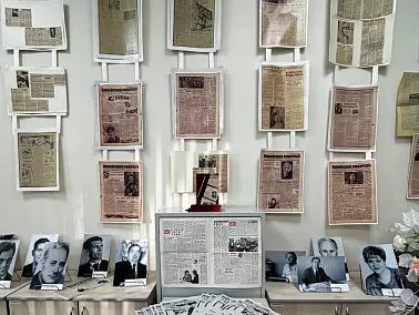 «Копейский рабочий» представил книгу о своих сотрудниках в честь 95-летия газеты