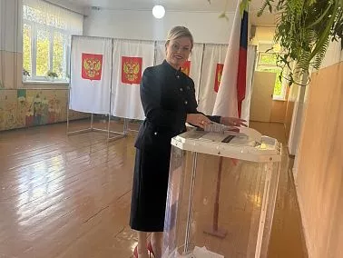 Наталья Никанорова проголосовала на выборах в Госдуму
