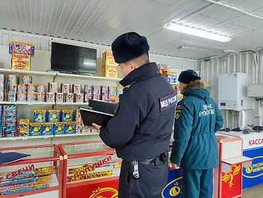 В Копейске проверяют безопасность новогодней пиротехники