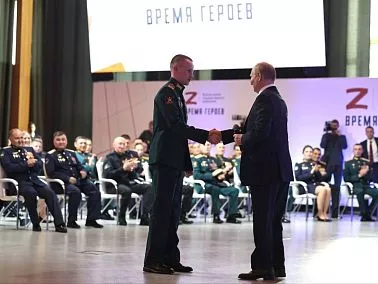 Президент встретился с участниками программы «Время героев»