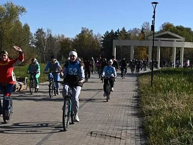Копейские педагоги отметили свой праздник на велосипедах