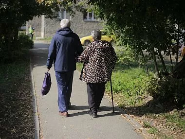 Более 100 тысяч южноуральцев старше 80 лет получают поддержку Соцфонда