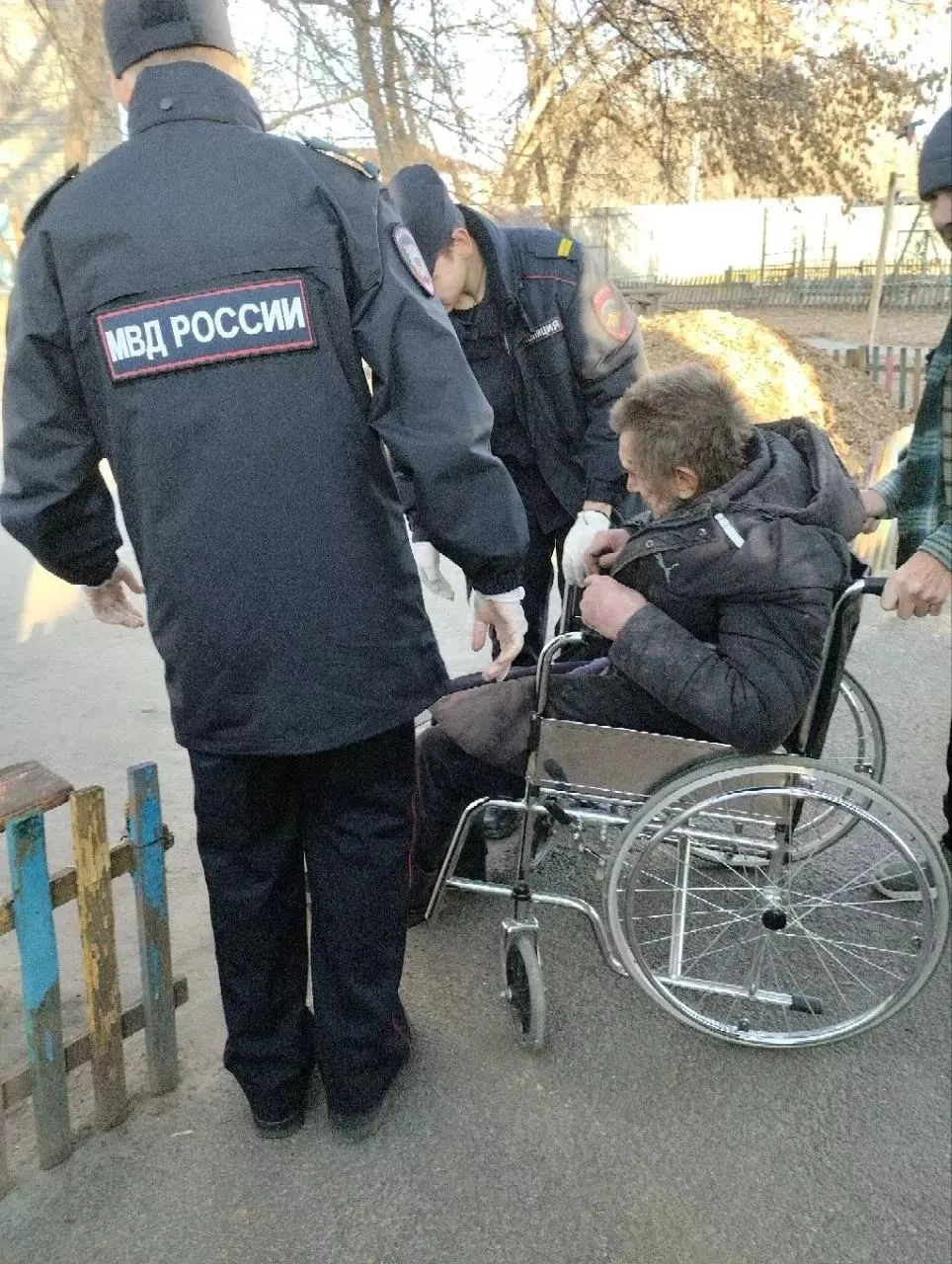 В Копейске полицейские помогли мужчине, оказавшемуся в беде