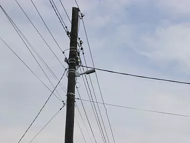 В Копейске продолжают установку и ремонт уличных светильников