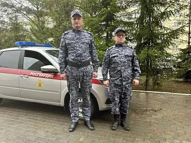 В Копейске росгвардейцы вывели пенсионерку из задымленной квартиры