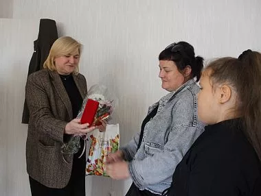 В Копейске семье выдали ключи от новой квартиры