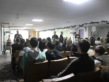 Копейские студенты поговорили о единстве и любви