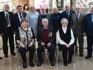 Городские власти поздравили почётных копейчан