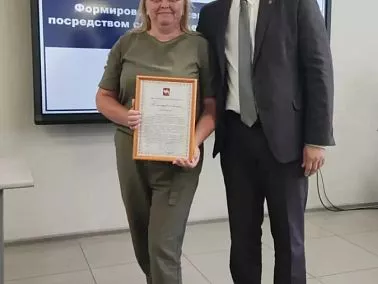 В Копейске начальника управления образования отметили наградой
