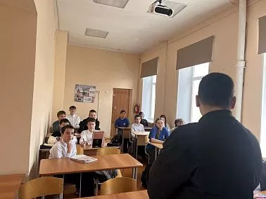 Сотрудники полиции Копейска проводят антинаркотические беседы с школьниками в рамках акции «Чистое поколение – 2026»