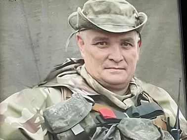 Служили три товарища, ага… 