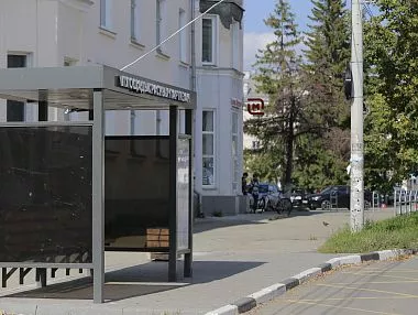 В Копейске следят за чистотой остановочных комплексов