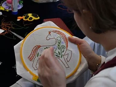 Потешки из ниток и лоскутов исполнили копейские мастерицы