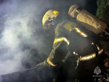 В Копейске сотрудники МЧС потушили пожар в бане