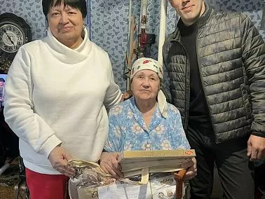 Жительница поселка Кадровик Роза Вахитова отметила 90-летний юбилей