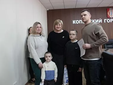 В Копейске вручили свидетельства на приобретение жилья молодым семьям